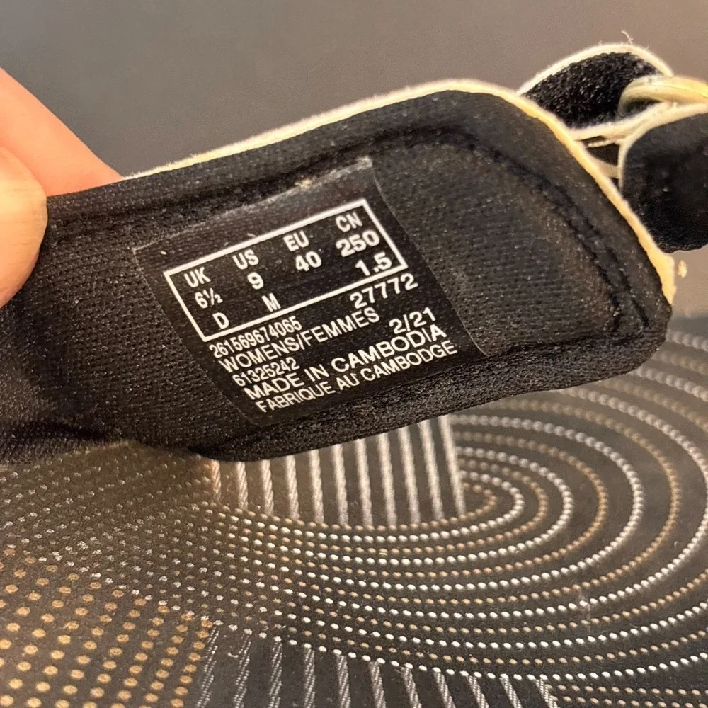 Clarks Cloudsteppers Flip Flops Womens sz 9M Black White Zebra Comfort summer